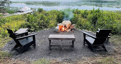 Spacious Lakefront Home, Large deck, SUP, Firepit & Dock!