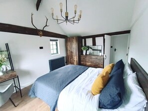 2 habitaciones, caja de seguridad en la habitación y escritorio 