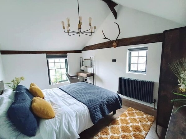 2 habitaciones, caja de seguridad en la habitación y escritorio 