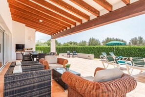 Outdoor dining - Bini Rosa - Five Bedroom Villa, Sleeps 10 (Binibeca)
