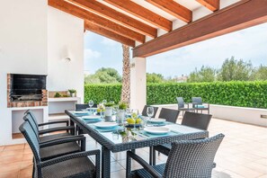 Outdoor dining - Bini Rosa - Five Bedroom Villa, Sleeps 10 (Binibeca)