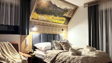 Deluxe Apartment, 2 Bedrooms, Kitchenette, Mountainside (7) | Individually decorated, individually furnished, laptop workspace