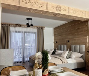Individually decorated, individually furnished, laptop workspace - Willa Janowa B&B (Bialy Dunajec)