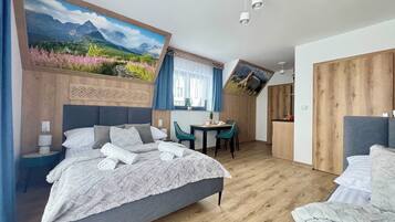 Standard Studio Suite, 1 Bedroom, Kitchenette, Mountainside (5) | Individually decorated, individually furnished, laptop workspace