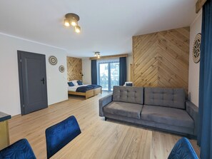 Suite Studio Standard, 1 chambre, coin cuisine, vue montagne (2) | Restauration dans la chambre