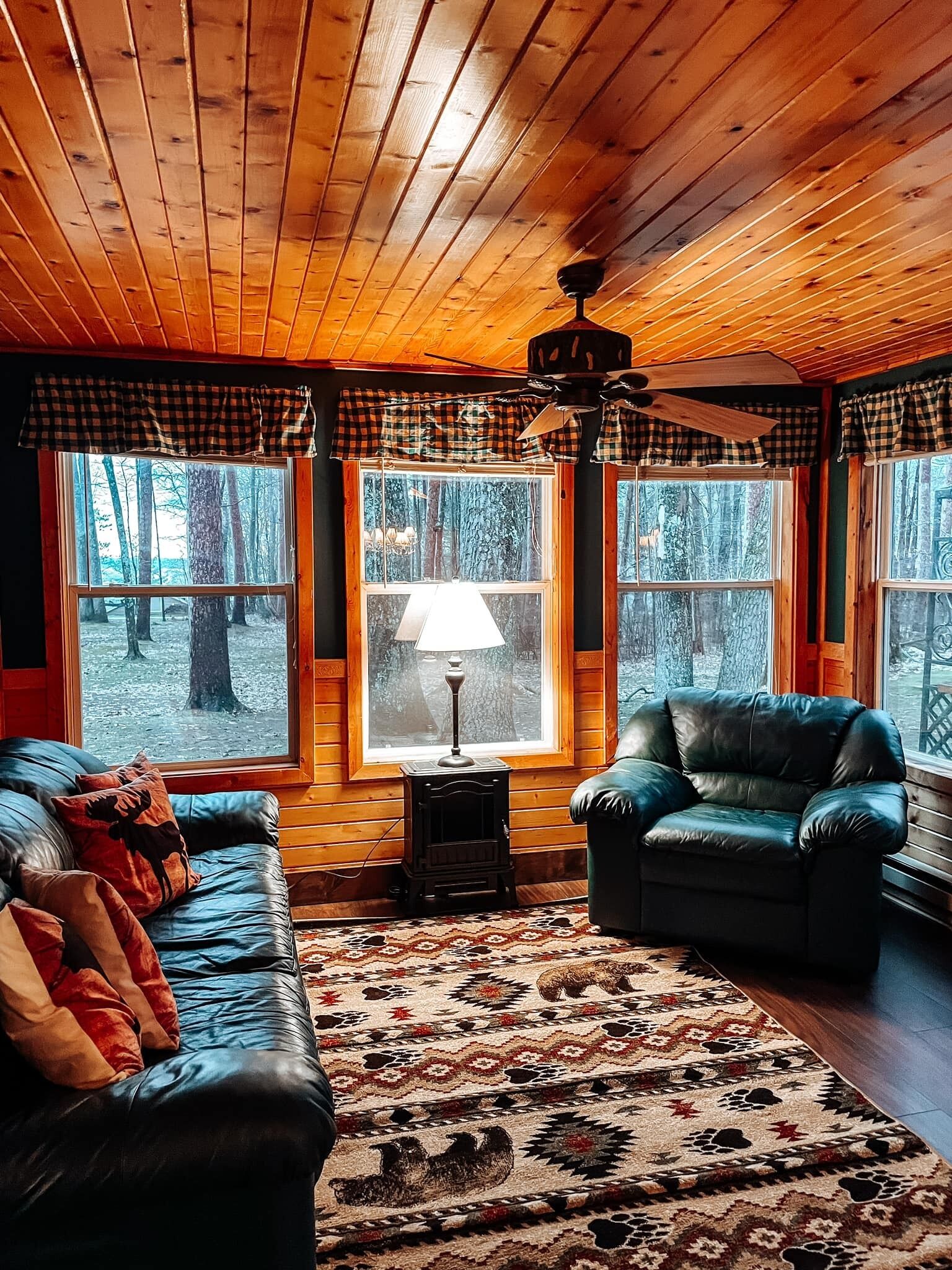 Escape to this quiet, peaceful, family friendly cabin close to Hayward!