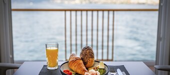 Boutique Boat Hotel Attila