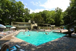 Pool - *Charming 3BD Cabin w/Hot Tub, Arcade & Ping Pong* (Gatlinburg)