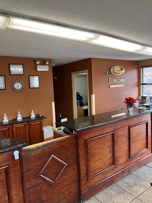 Reception - Red Carpet Inn (Dumfries)