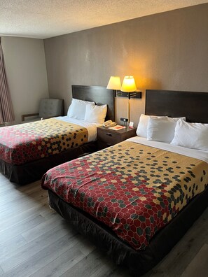 Desk, iron/ironing board, free WiFi, bed sheets - Red Carpet Inn (Dumfries)