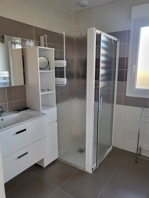 Shower, hair dryer, towels, toilet paper