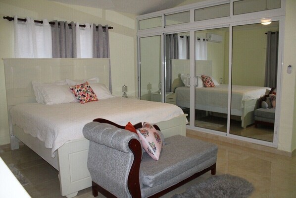 3 bedrooms, iron/ironing board, free WiFi, bed sheets - Benira's Villa- Island vacation (Cabrera)
