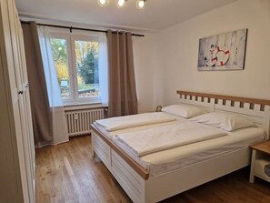 2 عدّة غرف نوم وواي فاي مجانًا وملاءات أسرّة