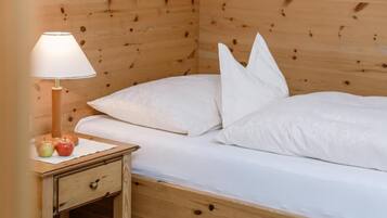 1 bedroom, in-room safe, desk, blackout drapes