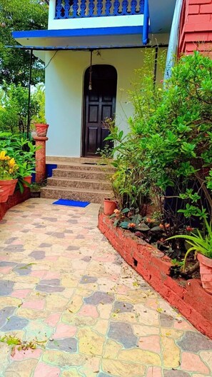 Exterior detail - Curlies Blue House - 5Bhk Villa near Anjuna Beach (Anjuna)