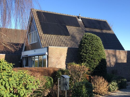 Studio Marretoer in the middle of the lake area; lockable shed for bicycles