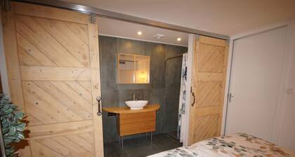 Studio Marretoer in the middle of the lake area; lockable shed for bicycles