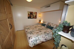 1 bedroom, in-room safe, travel crib, free WiFi