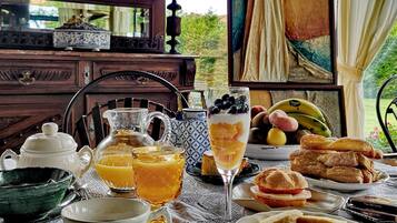 Dagelijks ontbijtbuffet (EUR 12 per persoon)
