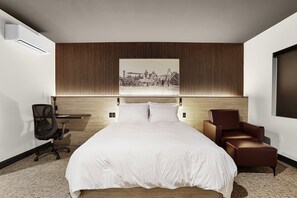 Deluxe Room | Down comforters, in-room safe, iron/ironing board, free WiFi - The Hermann Motel (Hermann)