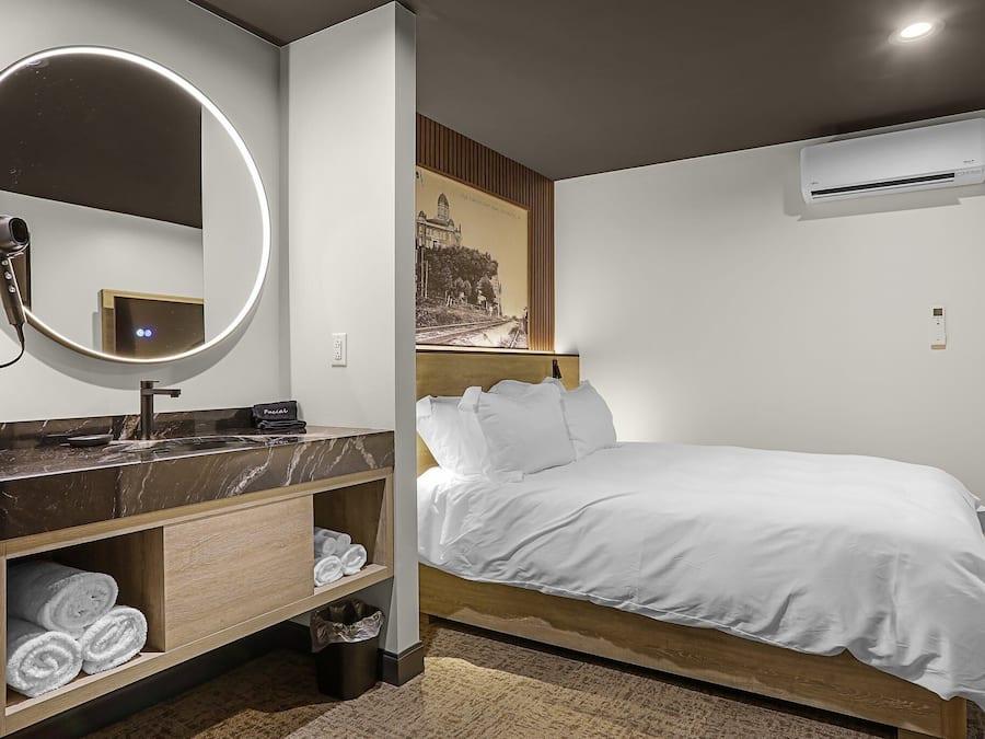 Rom – standard | Dundyner, safe på rommet, strykejern/-brett og wi-fi (inkludert)