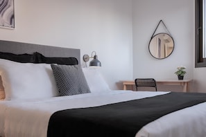 4 bedrooms, in-room safe, desk, iron/ironing board - Welcome to the Syntagma Unique Penthouse, nested on Ermou Street. (Athina)