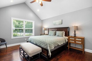 3 室のベッドルーム、アイロン / アイロン台、WiFi (無料)、ベッドシーツ