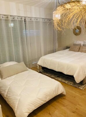 1 habitación y cuna de viaje 