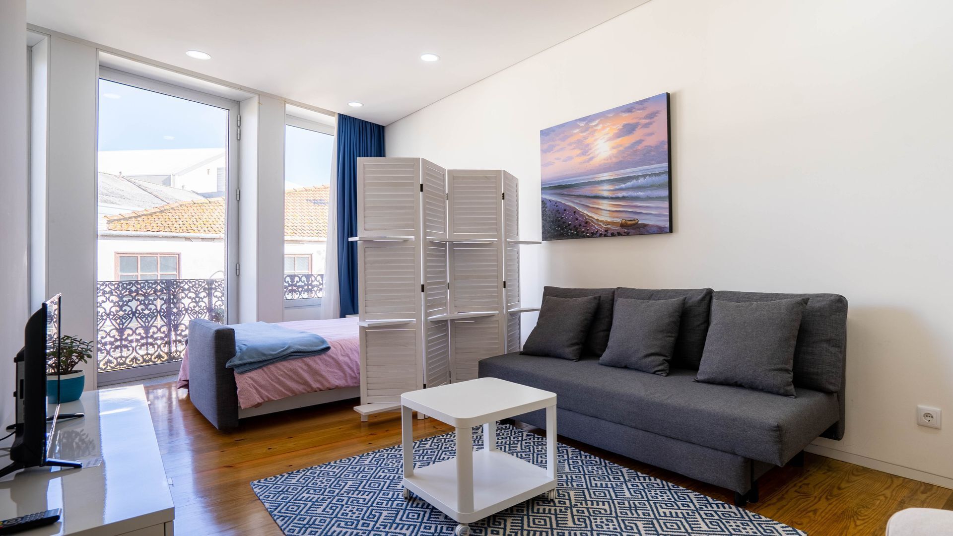 1 dormitori, escriptori, planxa i posts de planxar i wifi gratuïta 