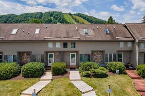 Exterior - Cozy Townhome w/ Views, Hot Tub & Fireplace (McHenry)