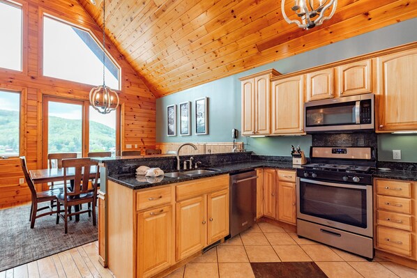 ثلاجة، ميكروويف، فرن، موقد طهي مسطح