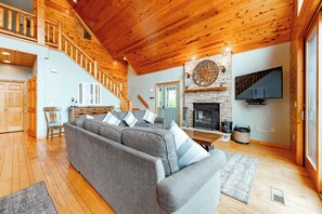 Een smart-tv en een open haard