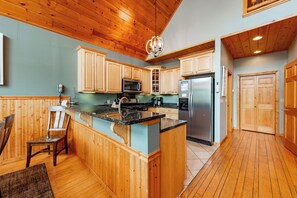 ثلاجة، ميكروويف، فرن، موقد طهي مسطح