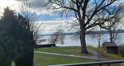 2-room vacation apartment directly on Lake Constance with bathing area