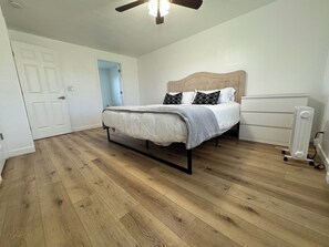 5 bedrooms, in-room safe, WiFi, bed sheets