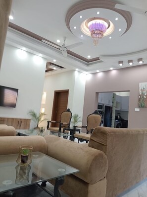 Interior - COMFORT HOME SUNDAY EVERY DAY  (Gujrat)