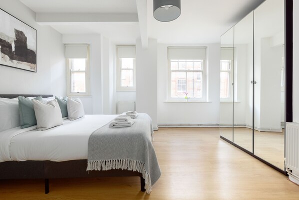 아파트 | 2 개의 침실, 저자극성 침구, 각각 다르게 가구 비치, 다리미/다리미판