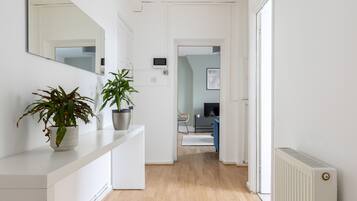 Apartamento | Área de estar | TV de tela plana 32 polegadas com canais via satélite, Netflix