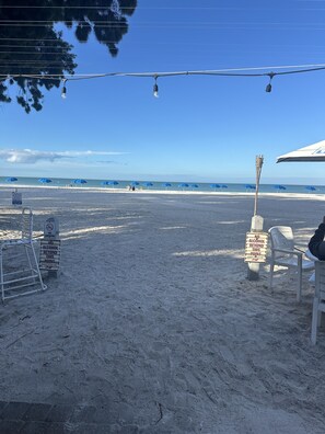 Solstolar och strandhanddukar