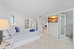 3 bedrooms, iron/ironing board, free WiFi, bed sheets - No Pet Fee 12 minutes from the beach. Heated Pool, Pet Friendly, IMG Academy. (Bradenton)