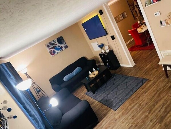 Smart-tv, tafelvoetbal en een stereo