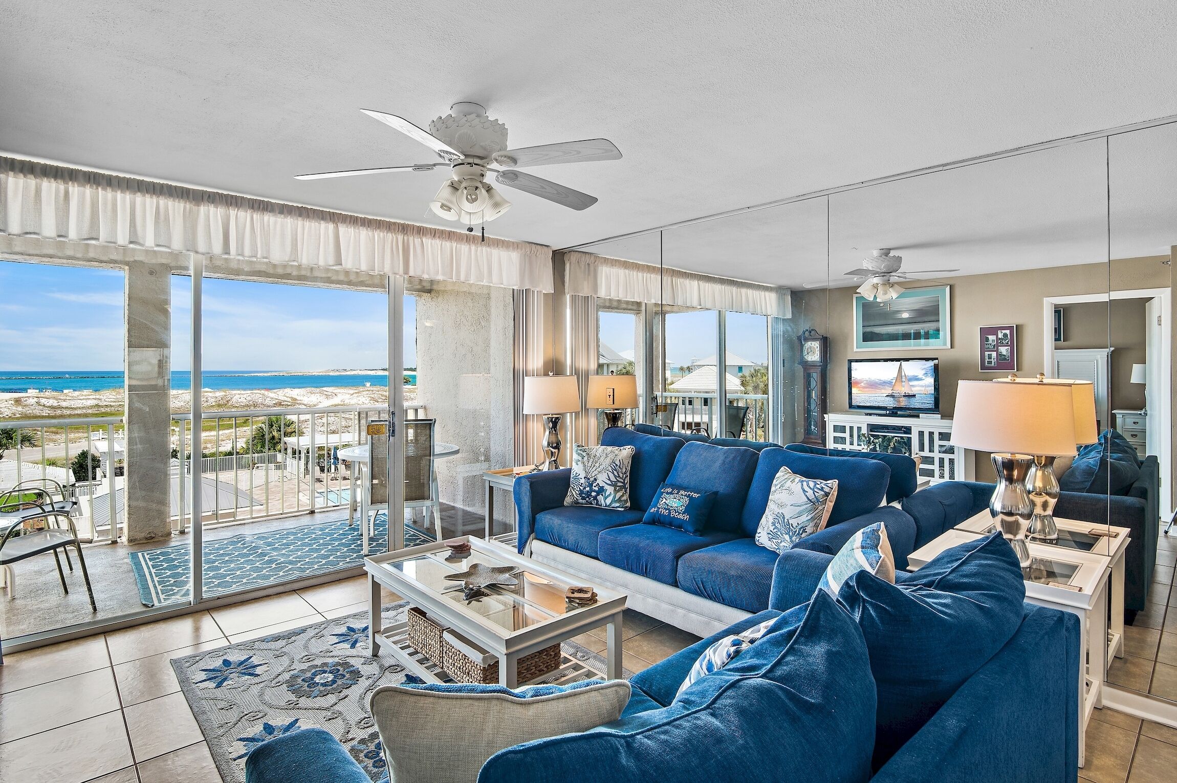 Smart TV, DVD player