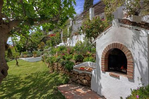 Property grounds - Villa Orchard: Charming Private Pool, Views, 2adlt (Frigiliana)