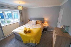 3 soverom, strykejern/-brett og sengetøy