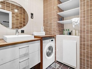 Hair dryer, towels, soap, shampoo - Penthouse apartment in city center in Bergen (Vestland)