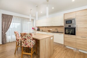 Fridge, microwave, oven, dishwasher