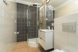 Ducha, secador de pelo, toallas