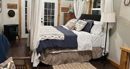 Beautiful finished living quarters, Horses, nature and adventure awaits!
