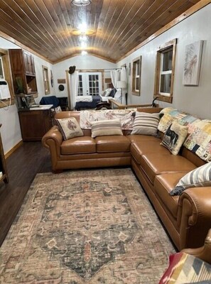 Interior - Beautiful Barn finished living quarters, Horses, nature and adventure awaits! (Chillicothe)