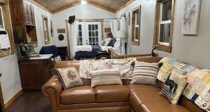 Beautiful Barn finished living quarters, Horses, nature and adventure awaits!